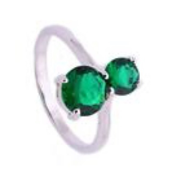 Beautiful green and silver dress ring - Picture 2 of 3